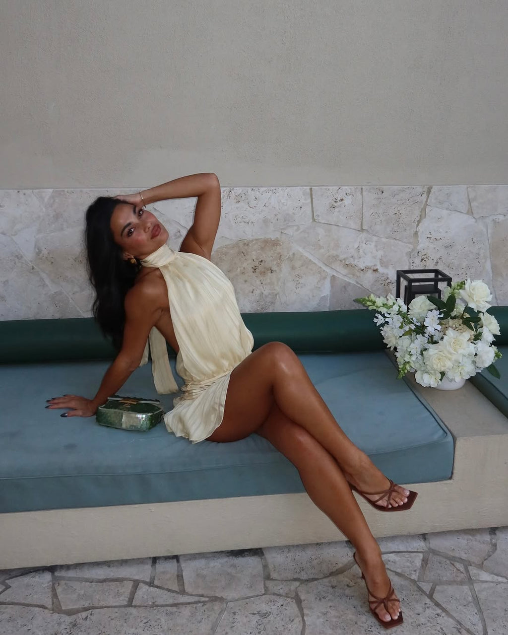 Gianna | Mini šaty s krajkovým halterem