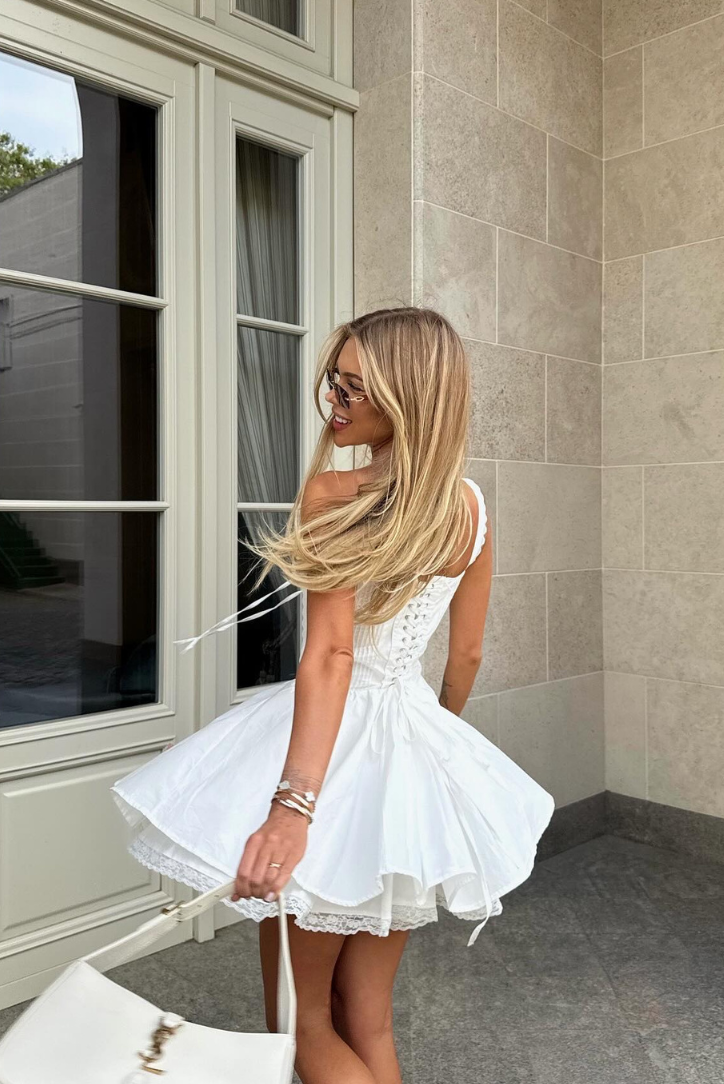 Eve | Bezramenné Mini Šaty