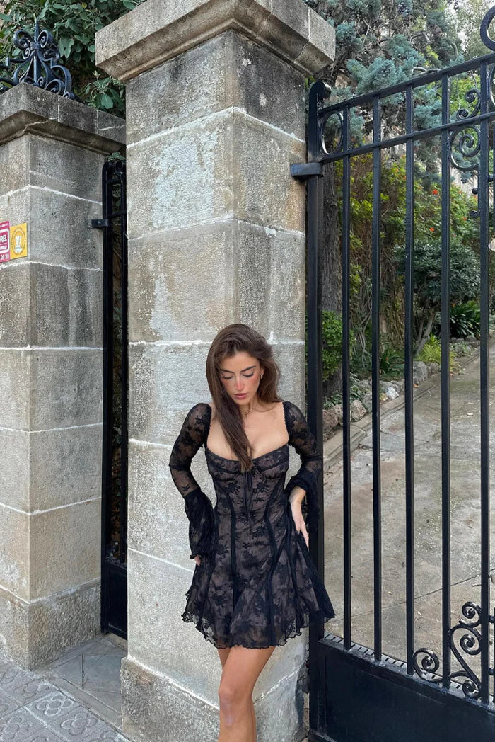 Mabel | Mini šaty s dlouhým rukávem a krajkou