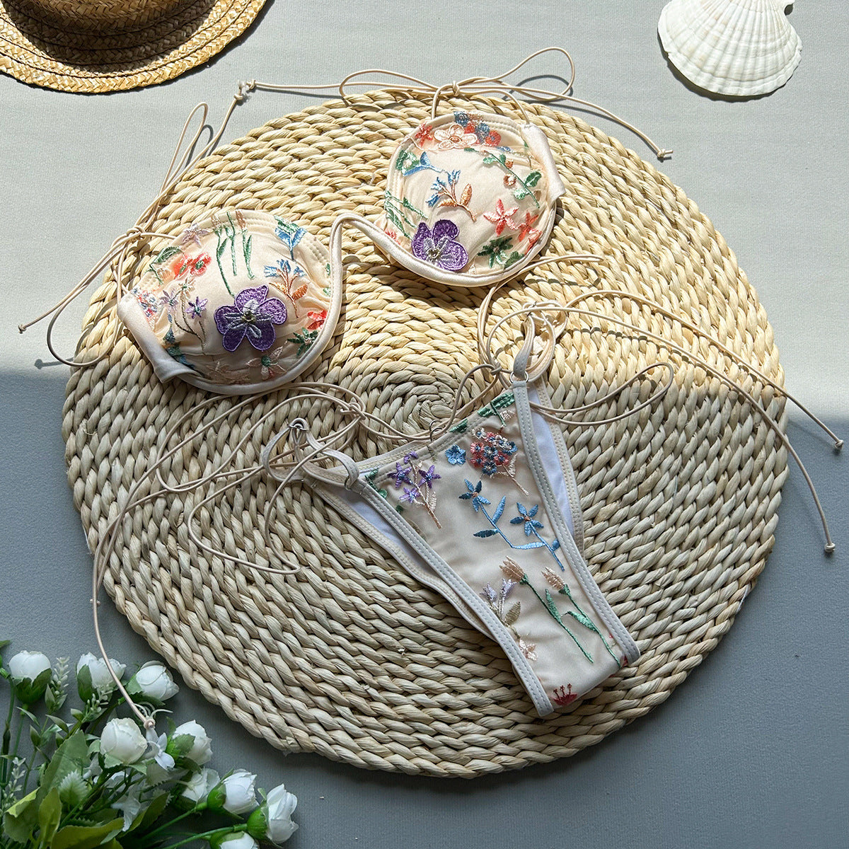 Novalee | Vyšívané rozdělené plavky