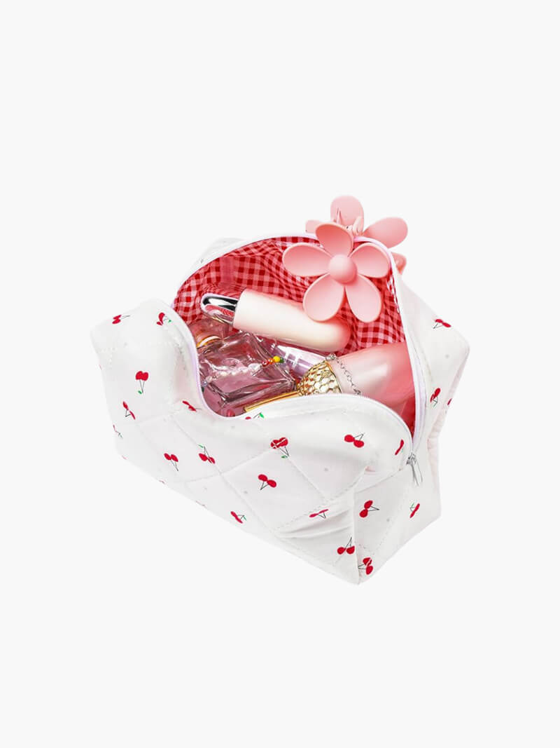 Naše kosmetická taštička Cherry