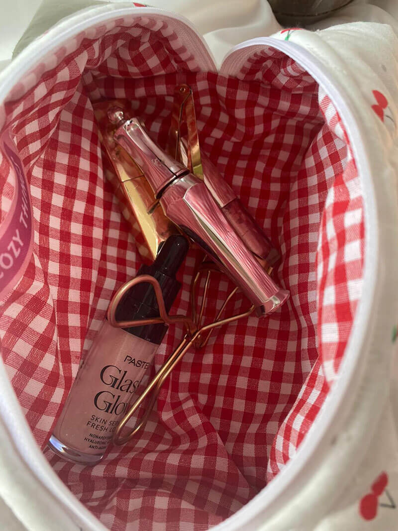 Naše kosmetická taštička Cherry