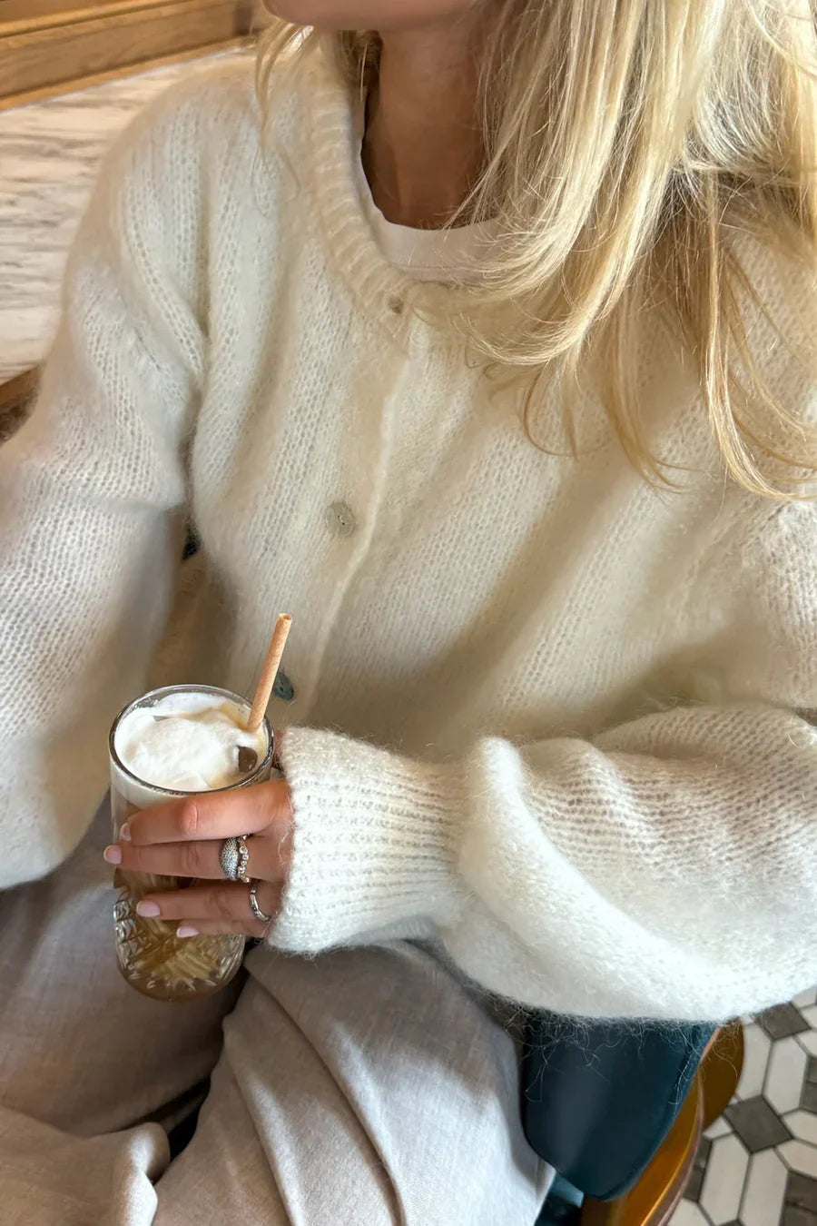 Pletená vesta - bílá