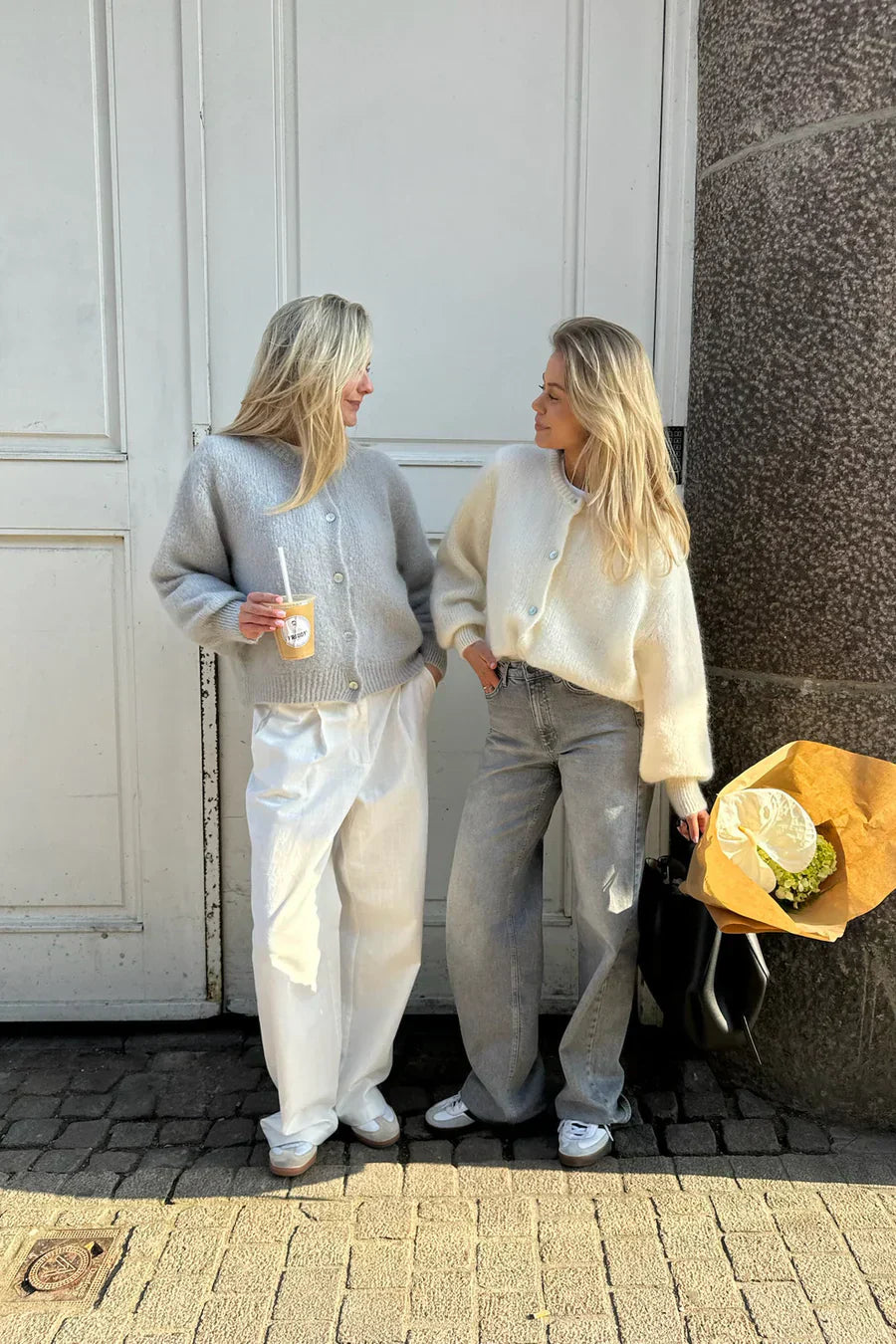 Šedá pletená vesta